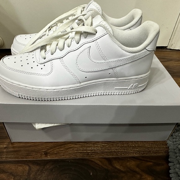 Nike Air Force 1 - Picture 2 of 3